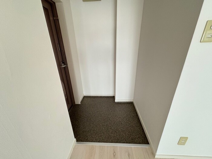 物件内観写真16　(玄関)