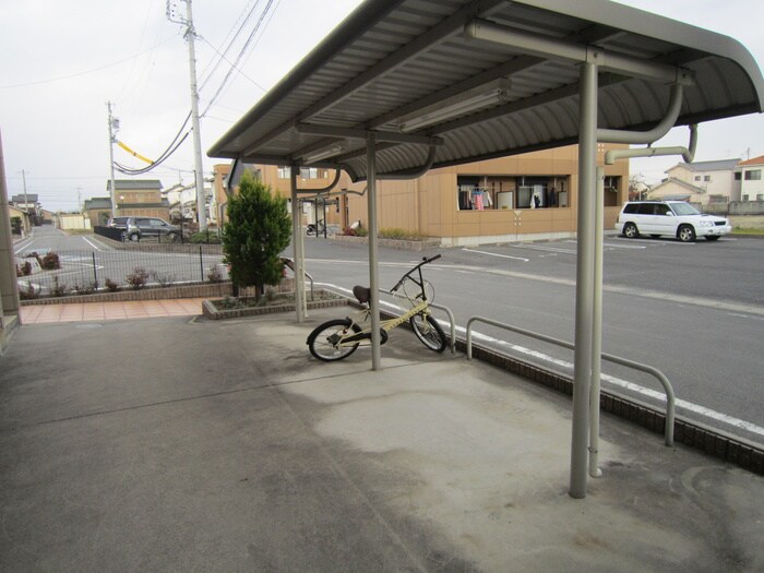 物件外観写真3　(駐輪場)