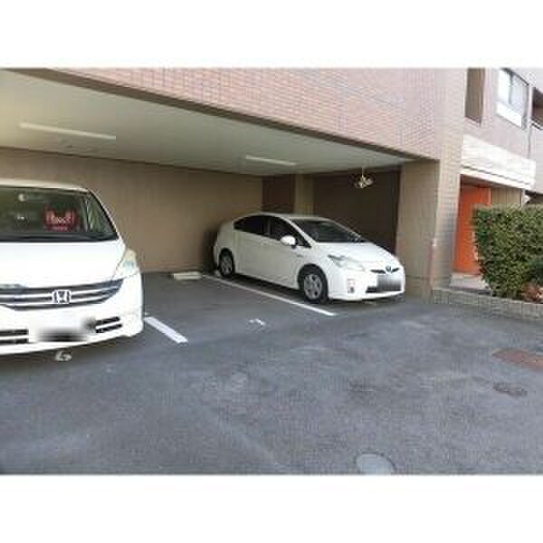 物件外観写真2　(駐車場)