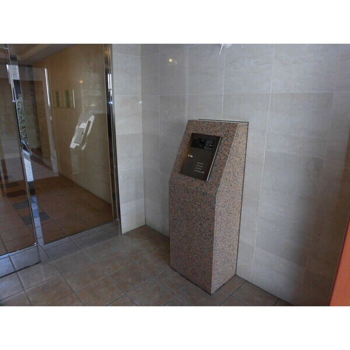 物件外観写真5　(エントランス部分)