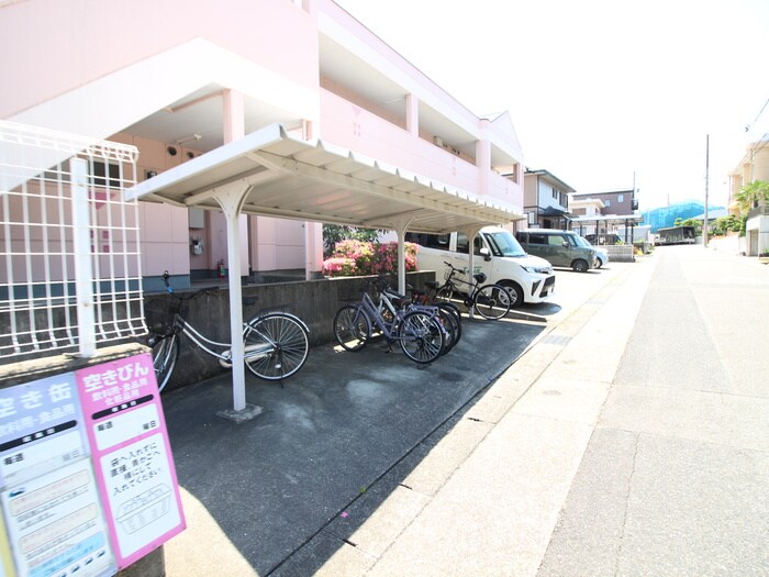 物件外観写真2　(駐輪場)