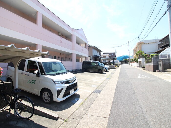 物件外観写真3　(駐車場)