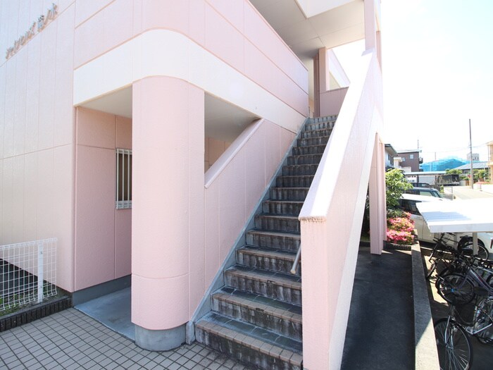 物件外観写真6　(エントランス部分)