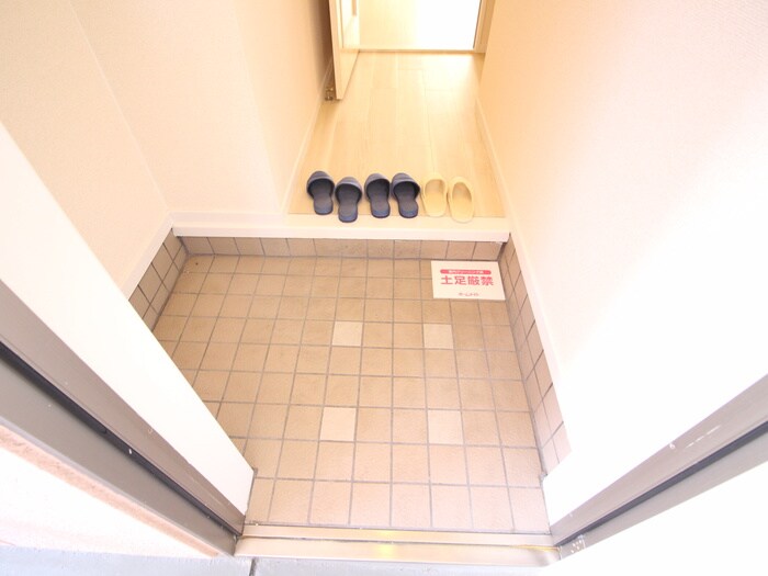 物件内観写真18　(玄関)