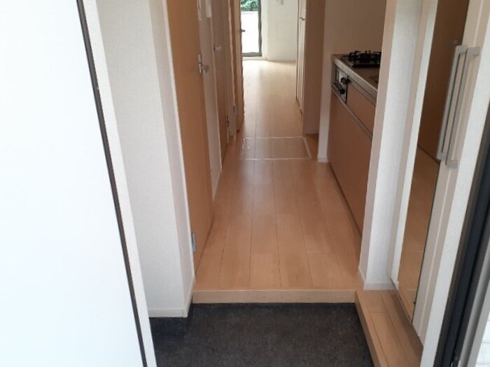 物件内観写真10　(玄関)