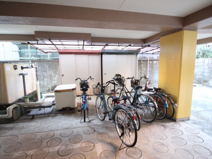 物件外観写真6　(駐輪場)