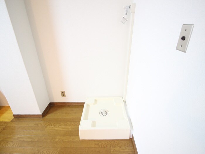 物件内観写真18　(洗濯機置場)