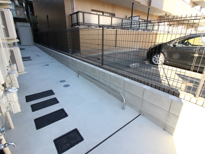 物件外観写真3　(駐輪場)