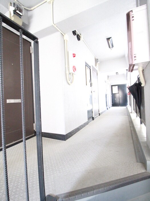 物件外観写真6　(エントランス部分)