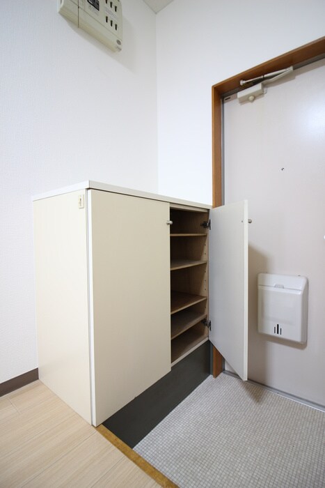 物件内観写真5　(靴箱)