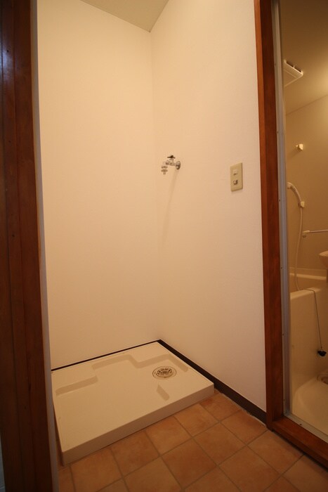 物件内観写真7　(洗濯機置場)