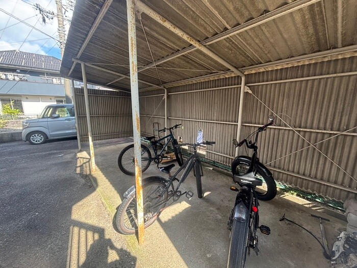 物件外観写真5　(駐輪場)