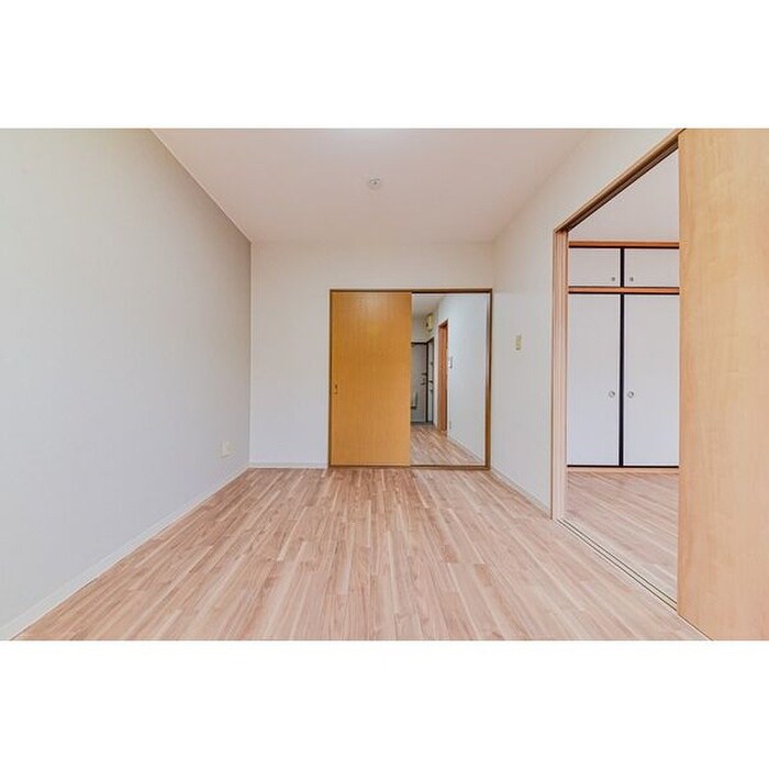 物件内観写真2　(居室)