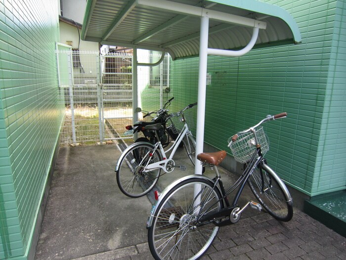 物件外観写真2　(駐輪場)