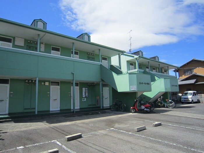 物件外観写真3　(駐車場)