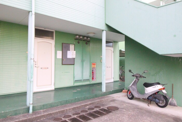 物件外観写真5　(エントランス部分)