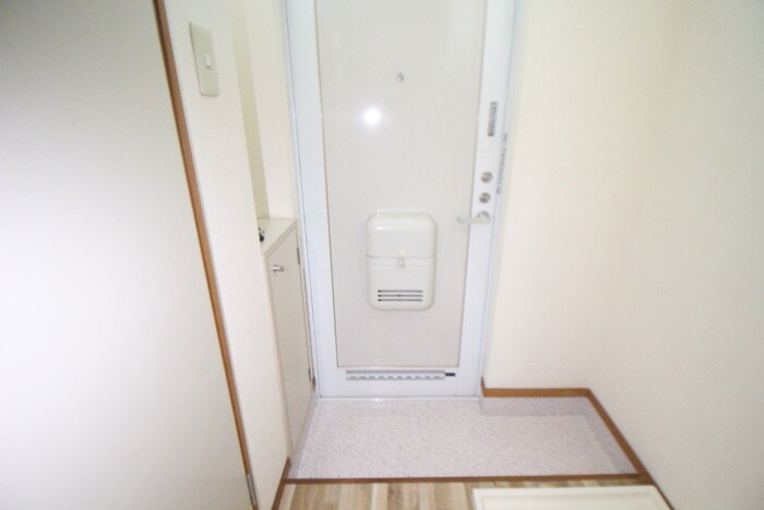物件内観写真16　(玄関)