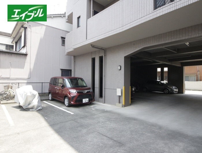物件外観写真4　(駐車場)