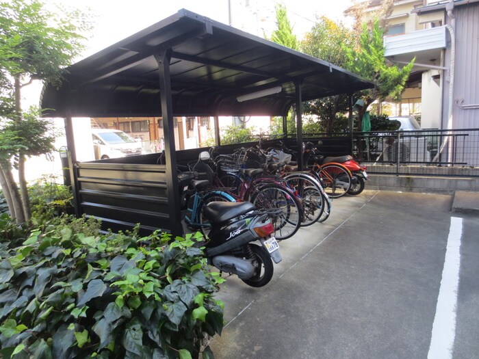 物件外観写真5　(駐輪場)