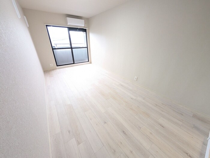 物件内観写真2　(居室)