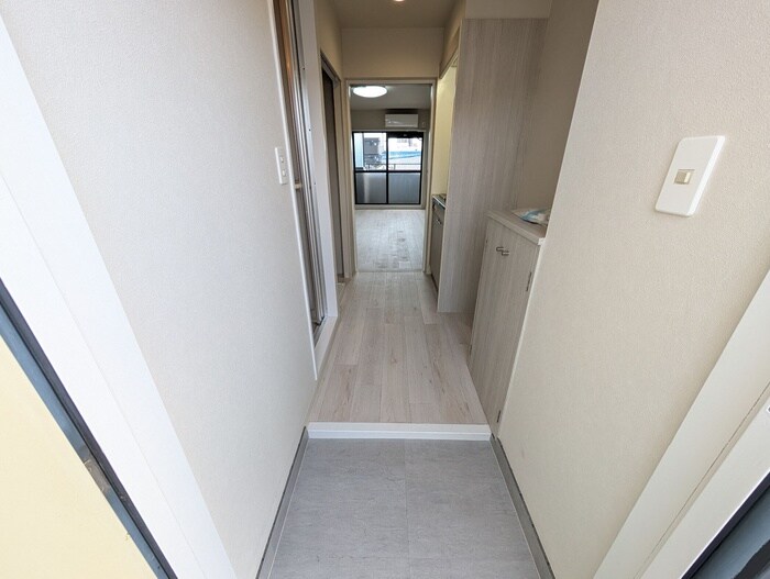 物件内観写真12　(玄関)