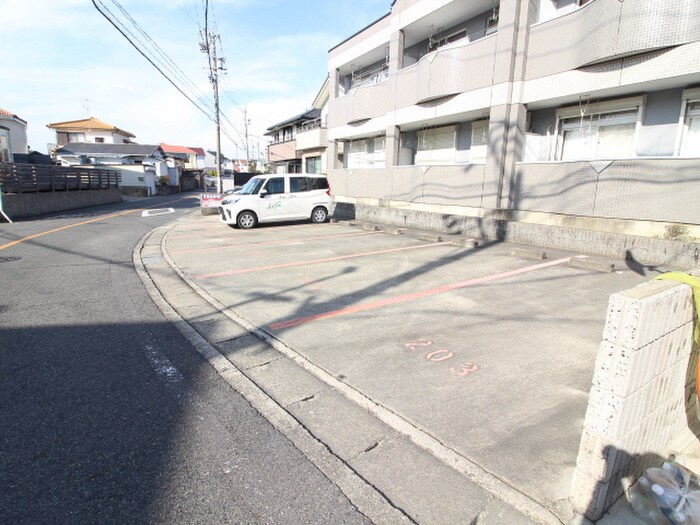 物件外観写真5　(駐車場)