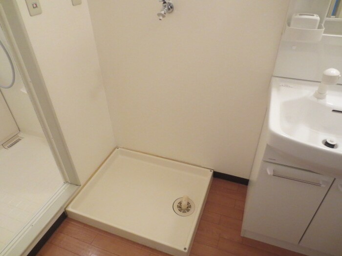 物件内観写真16　(洗濯機置場)