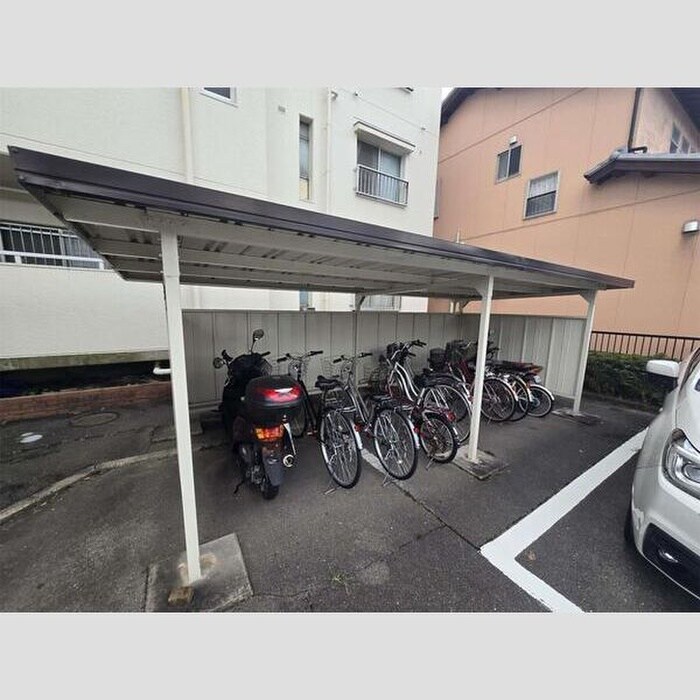 物件外観写真2　(駐輪場)