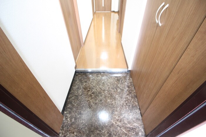 物件内観写真8　(玄関)