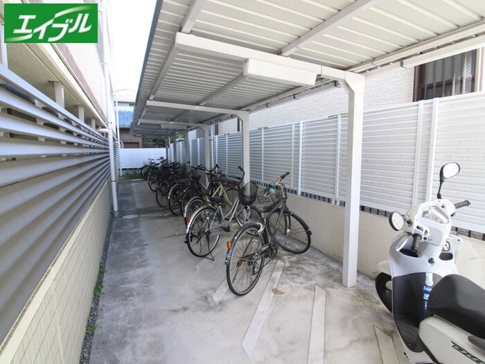 物件外観写真3　(駐輪場)