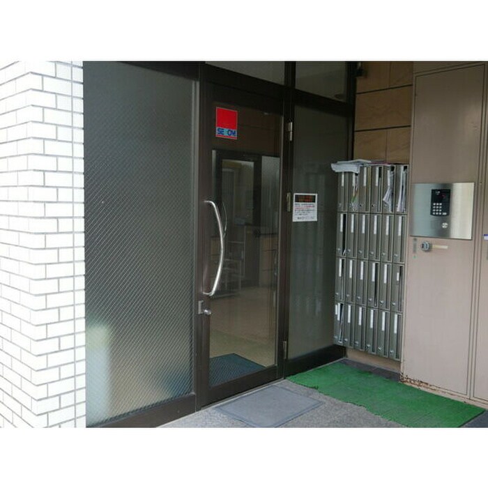 物件外観写真2　(エントランス部分)