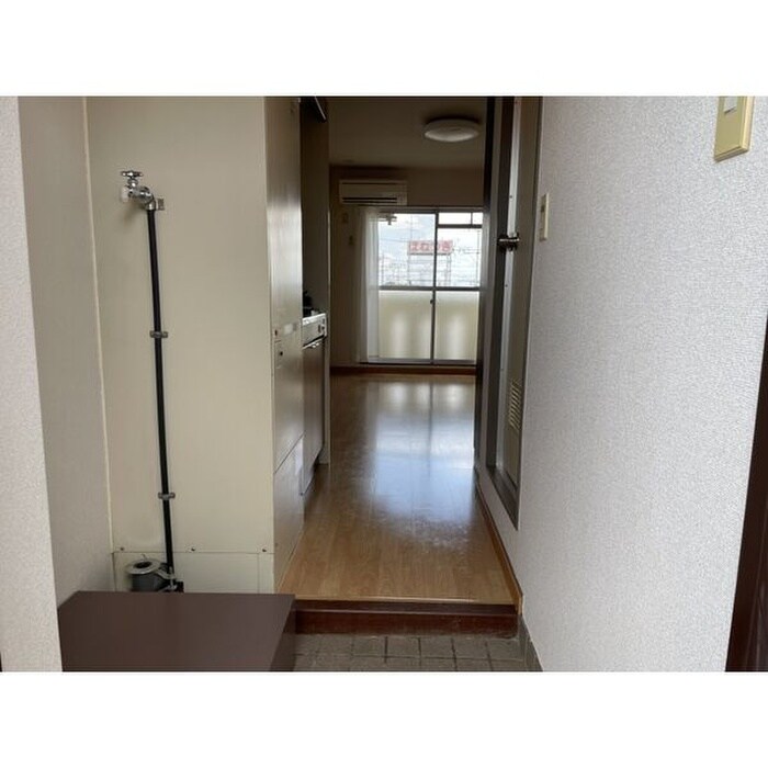 物件内観写真12　(洗濯機置場)