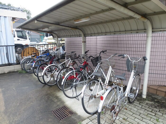 物件外観写真2　(駐輪場)