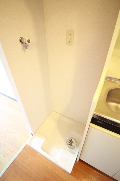 物件内観写真11　(洗濯機置場)