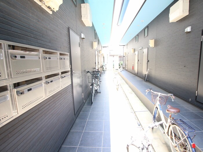 物件外観写真5　(エントランス部分)