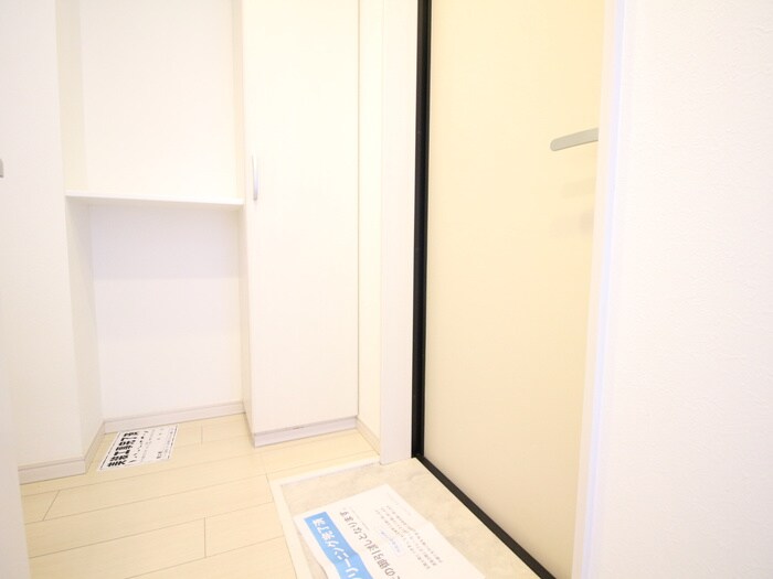 物件内観写真16　(玄関)