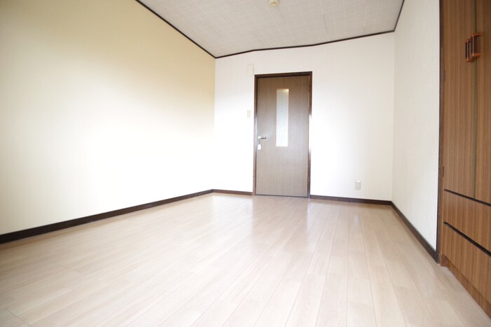 物件内観写真8　(居室)