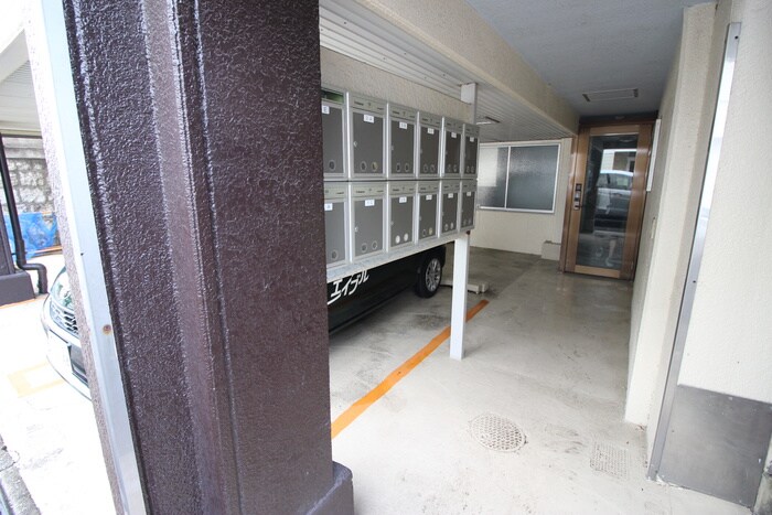 物件外観写真4　(エントランス部分)