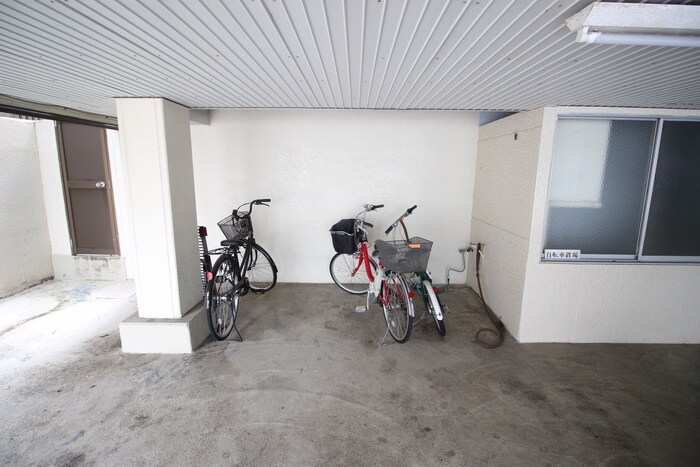 物件外観写真6　(駐輪場)