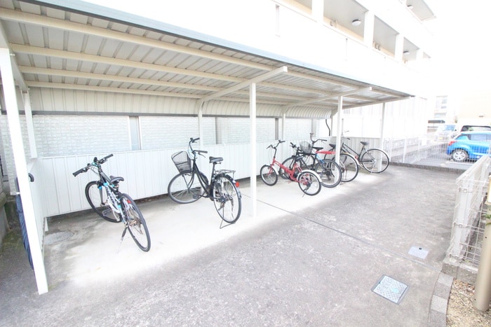 物件外観写真4　(駐輪場)