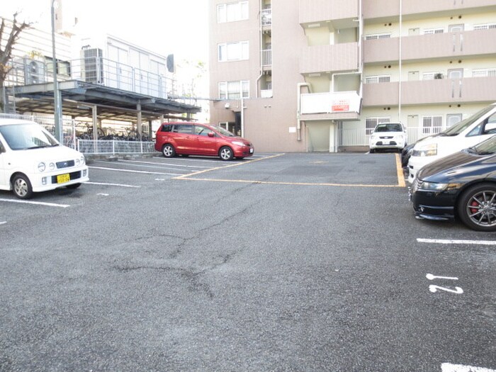 物件外観写真5　(駐車場)