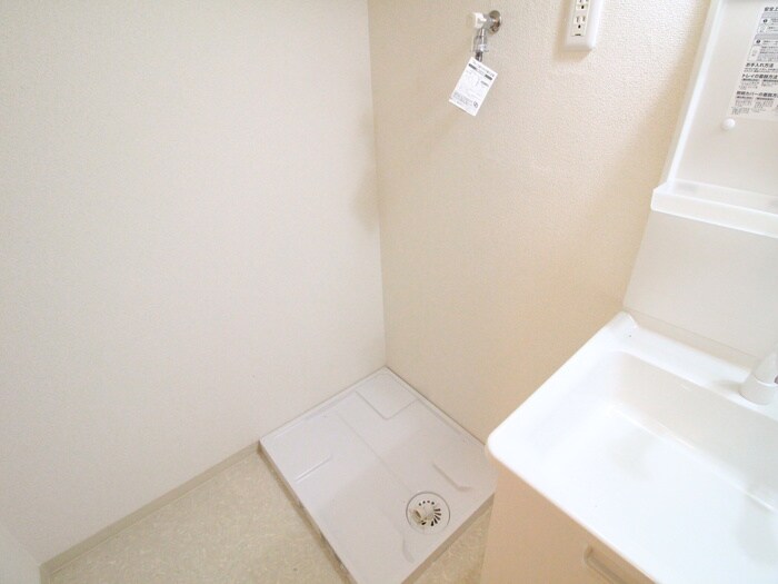 物件内観写真15　(洗濯機置場)