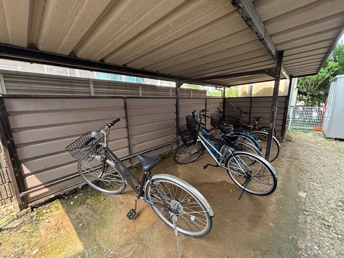 物件外観写真6　(駐輪場)