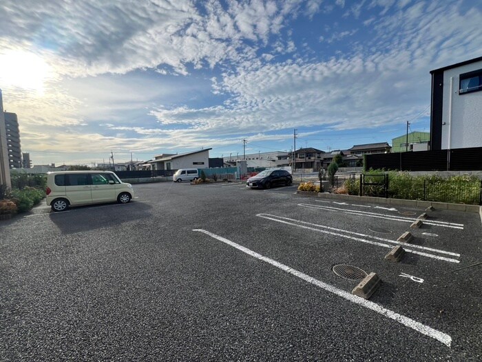 物件外観写真4　(駐車場)