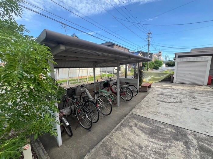 物件外観写真5　(駐輪場)
