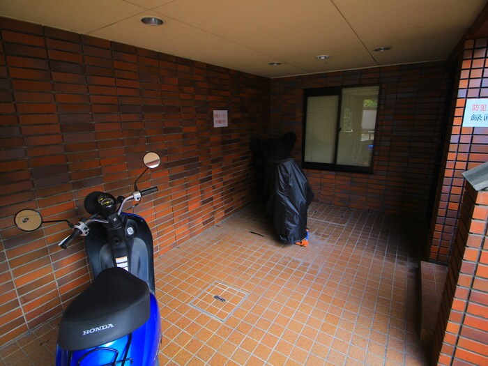 物件外観写真5　(駐輪場)