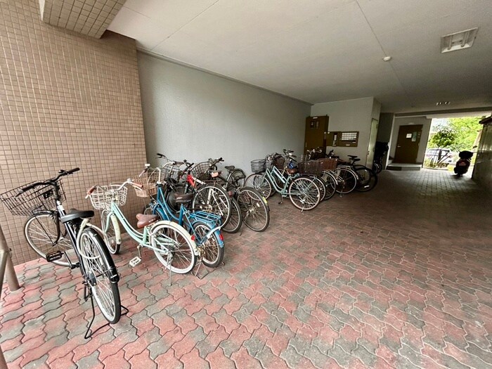 物件外観写真3　(駐輪場)