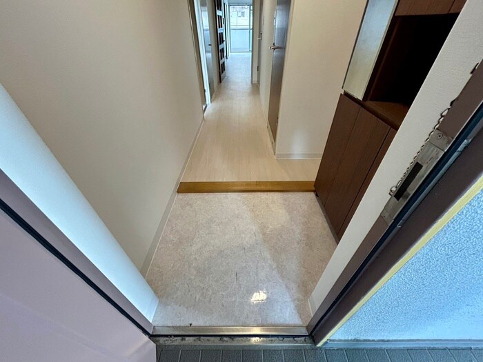 物件内観写真14　(玄関)