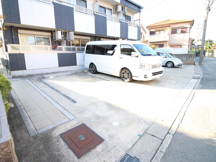 物件外観写真3　(駐車場)