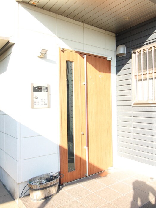 物件外観写真5　(エントランス部分)